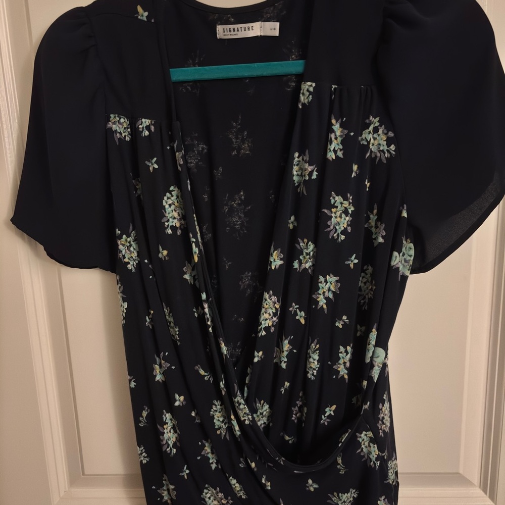 Signature Women's Navy Floral Blouse